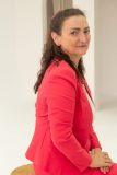 Kobieta w czerwonym garniturze – sesja portretowa Poznań