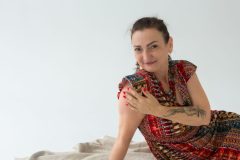 Kobiecy portret w naturalnym świetle – Velvet Atelier