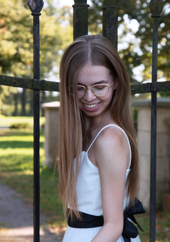 urodziny fotografia portretowa portret plener Rydzyna park pałac 18tka 18-naste