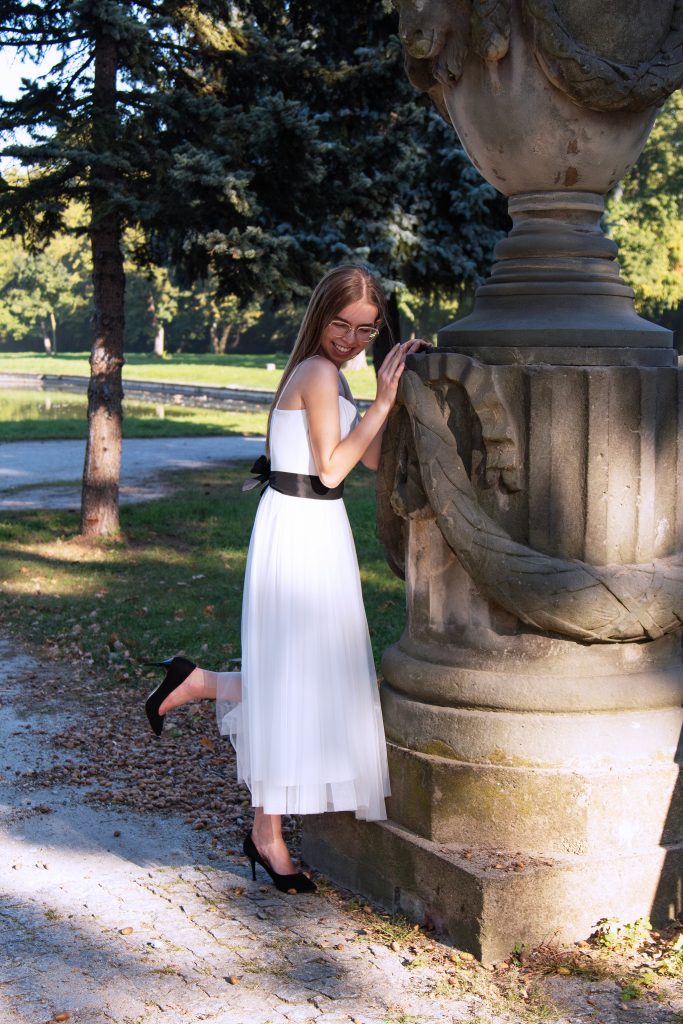 urodziny fotografia portretowa portret plener Rydzyna park pałac 18tka 18-naste