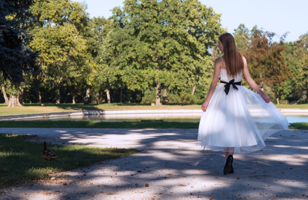 urodziny fotografia portretowa portret plener Rydzyna park pałac 18tka 18-naste