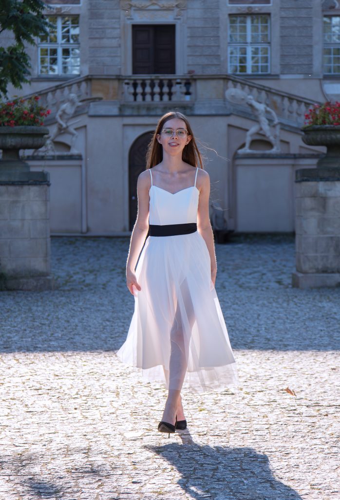 urodziny fotografia portretowa portret plener Rydzyna park pałac 18tka 18-naste